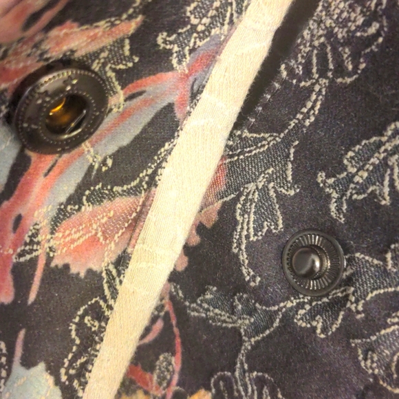 🌼 PRICE DROP...Jean Jacket 🌼 - Picture 4 of 7